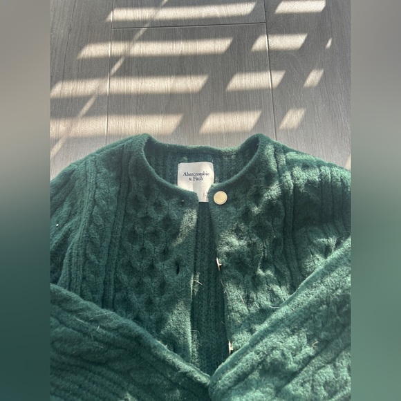 Abercrombie and fitch novelty button cable sweater jacket. - Picture 4 of 6